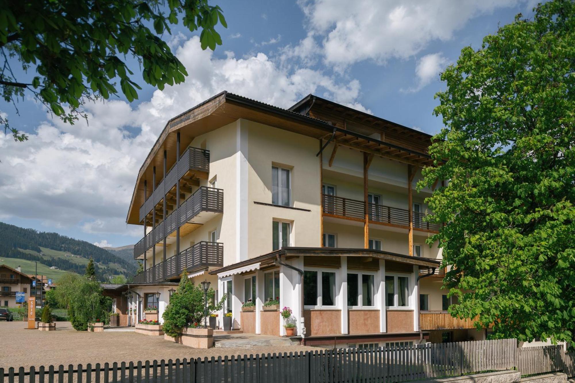 Hotel Sole - Sonne Toblach Buitenkant foto